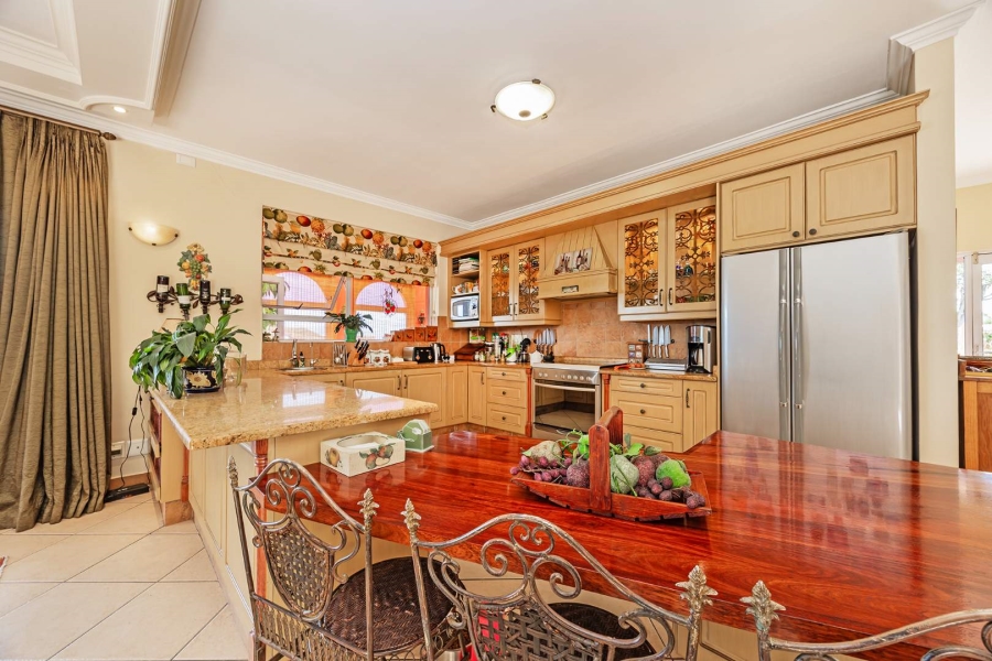 4 Bedroom Property for Sale in Plattekloof Western Cape